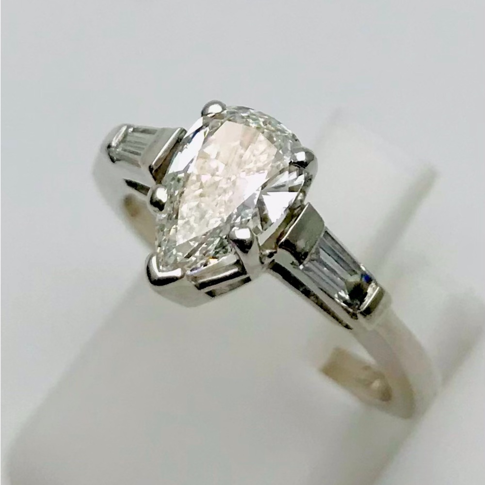 14k White Gold 1.00ct(tw) Pear & Baguettes Natural Diamond, Engagement Ring 5.5